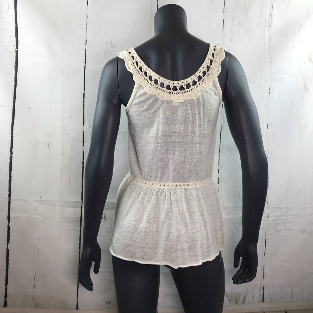 Banana Republic white crochet tank top - Picture 3 of 6